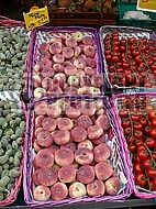 Peach Saturn, Doughnut peach, Prunus persica var. platycarpa - in a Provence market